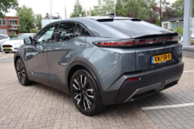 Toyota C-HR (2026) thumbnail 4