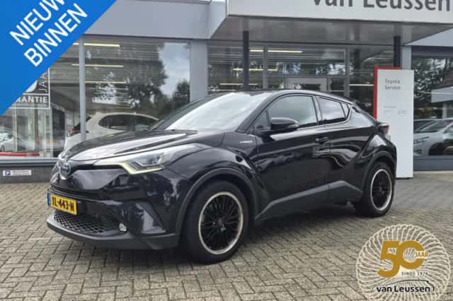 Toyota C-HR (2018) thumbnail 1
