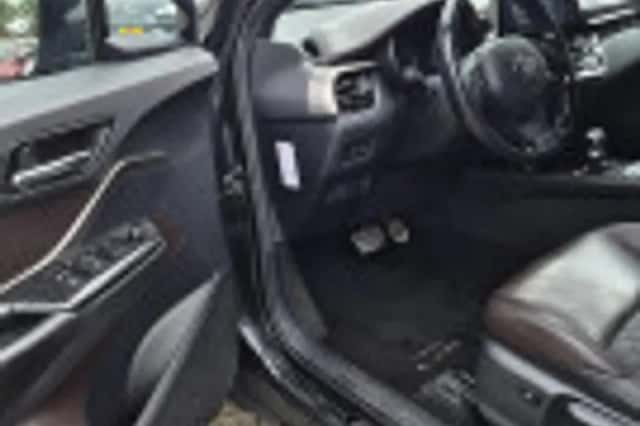 Toyota C-HR (2018) thumbnail 6