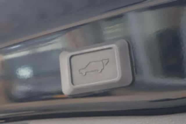 Toyota RAV4 (2024) thumbnail 6