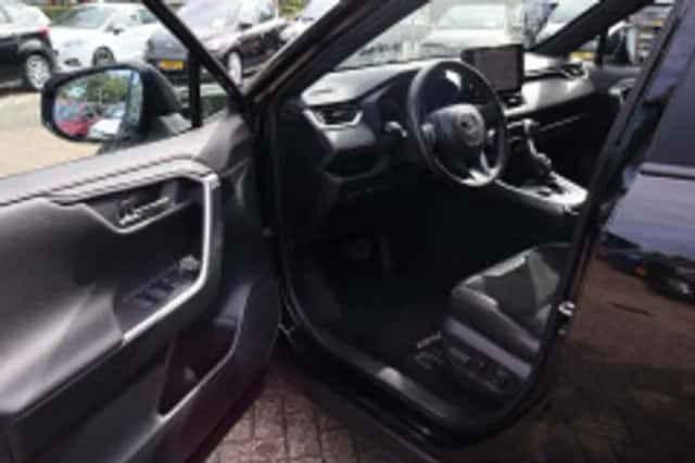 Toyota RAV4 (2024) thumbnail 6