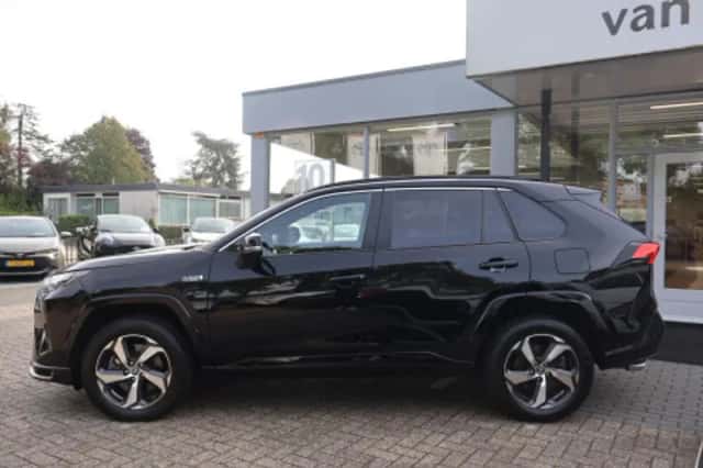 Toyota RAV4 (2024) thumbnail 2
