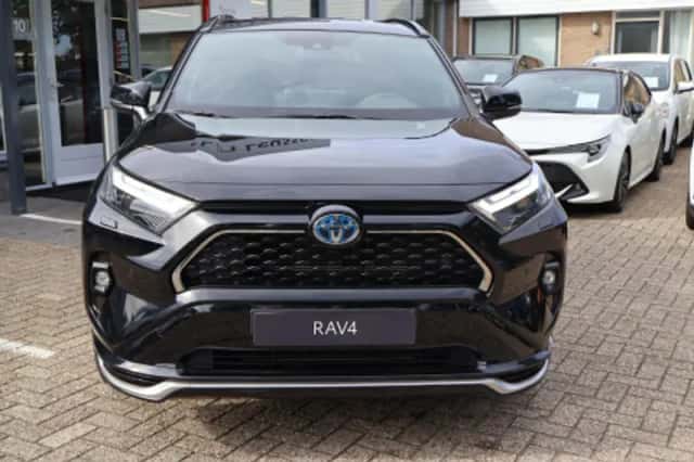 Toyota RAV4 (2024) thumbnail 2