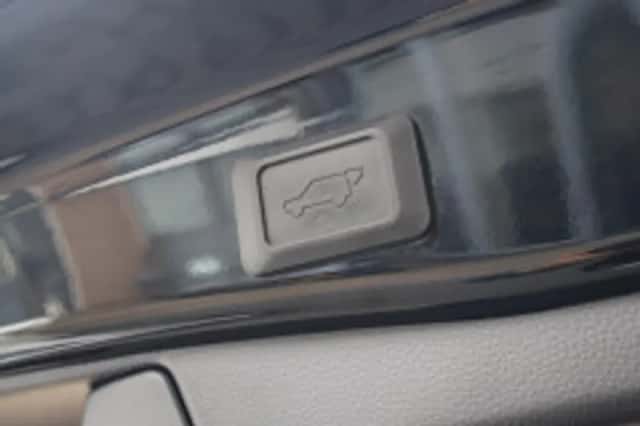 Toyota RAV4 (2024) thumbnail 6