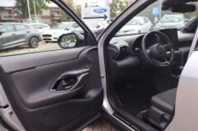 Toyota Yaris Cross (2025) thumbnail 5