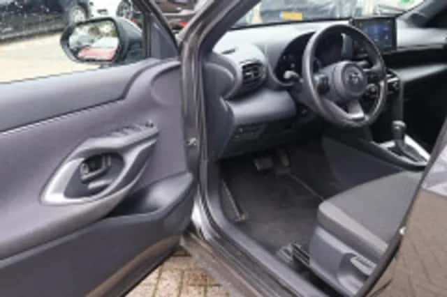 Toyota Yaris Cross (2024) thumbnail 6