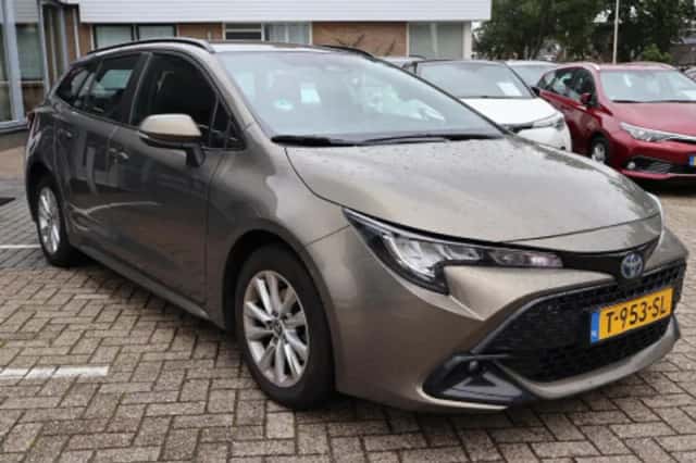 Toyota Corolla (2023) thumbnail 2