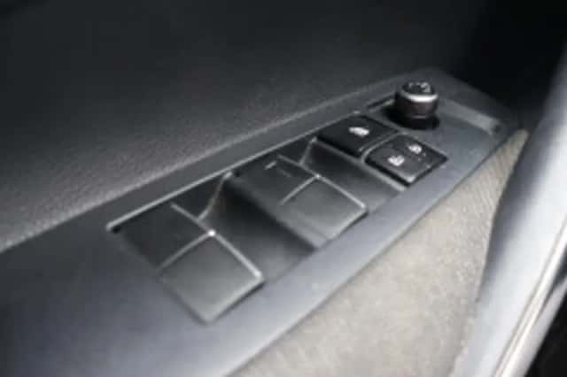 Toyota Corolla (2023) thumbnail 3