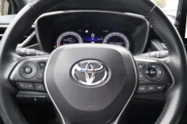 Toyota Corolla (2023) thumbnail 5