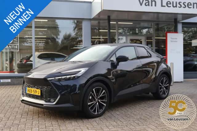 Toyota C-HR (2025) thumbnail 1