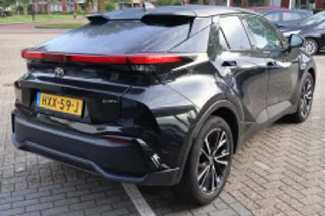 Toyota C-HR (2025) thumbnail 3