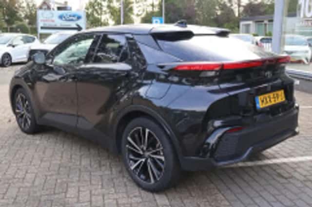 Toyota C-HR (2025) thumbnail 4