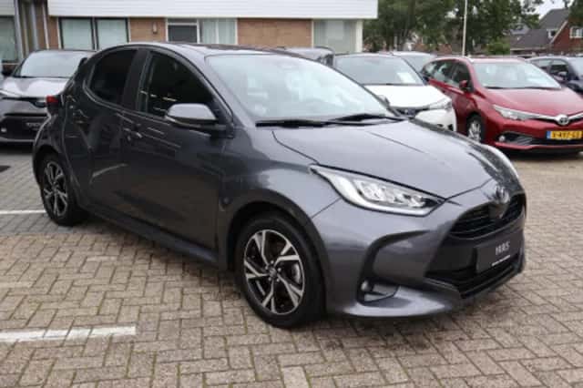 Toyota Yaris (2024) thumbnail 2