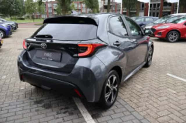 Toyota Yaris (2024) thumbnail 3