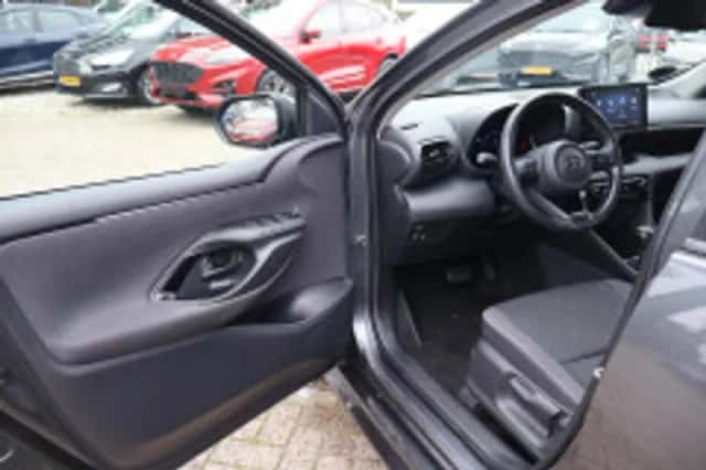 Toyota Yaris (2024) thumbnail 5