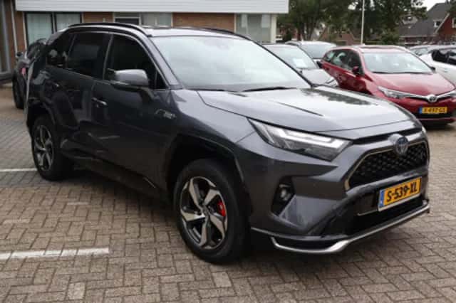 Toyota RAV4 (2023) thumbnail 2