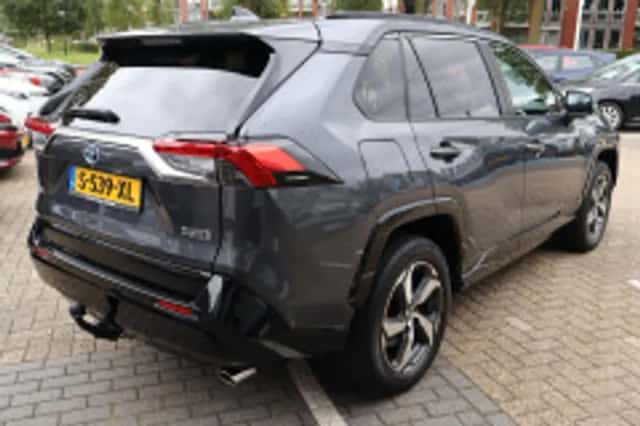 Toyota RAV4 (2023) thumbnail 3