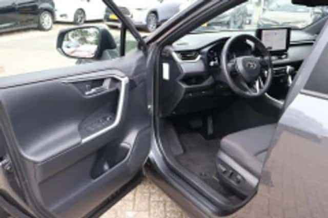 Toyota RAV4 (2023) thumbnail 6