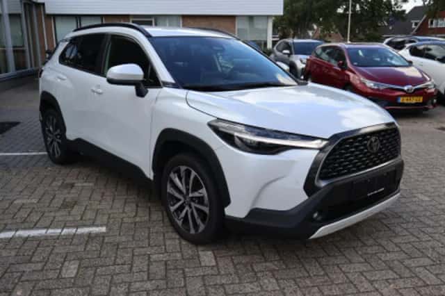 Toyota Corolla Cross (2024) thumbnail 2