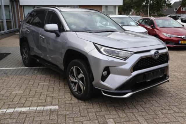 Toyota RAV4 (2021) thumbnail 2