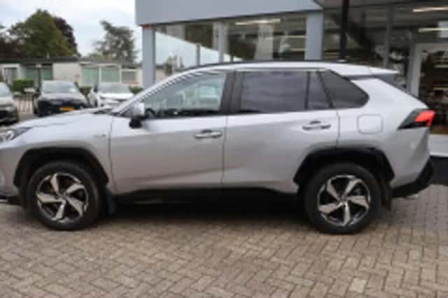 Toyota RAV4 (2021) thumbnail 5
