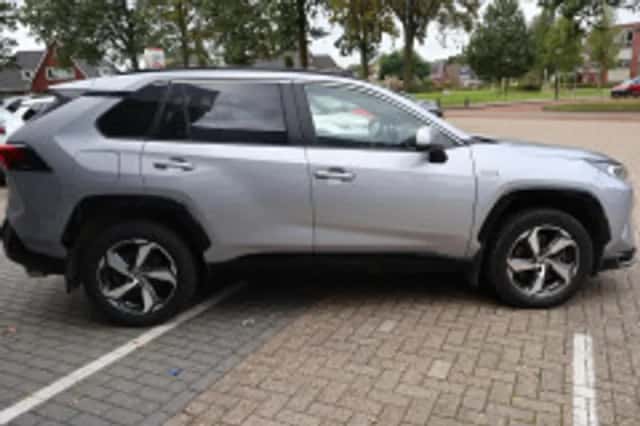 Toyota RAV4 (2021) thumbnail 6
