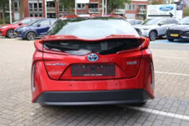 Toyota Prius (2018) thumbnail 3