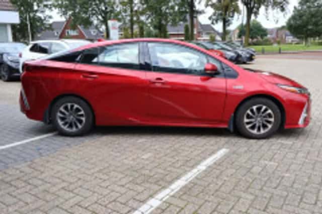 Toyota Prius (2018) thumbnail 5