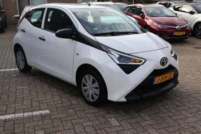 Toyota Aygo (2020) thumbnail 2