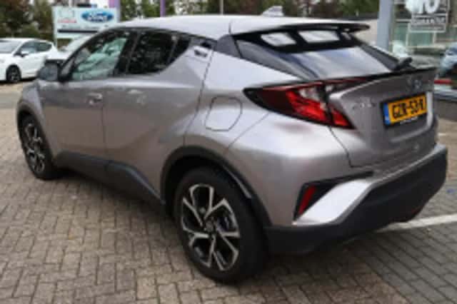 Toyota C-HR (2021) thumbnail 4