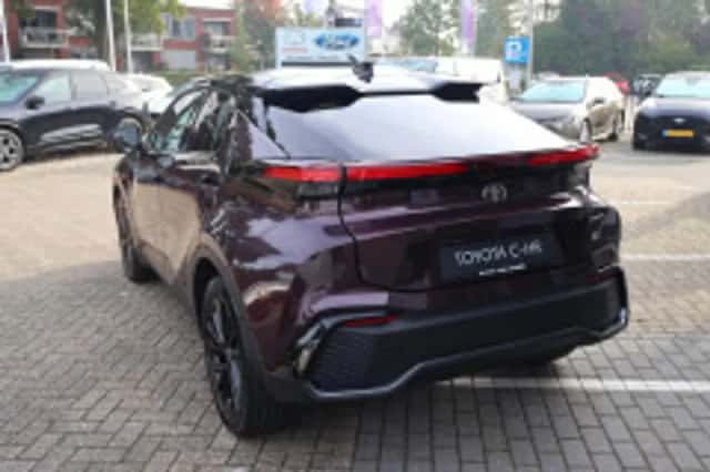 Toyota C-HR (2025) thumbnail 3