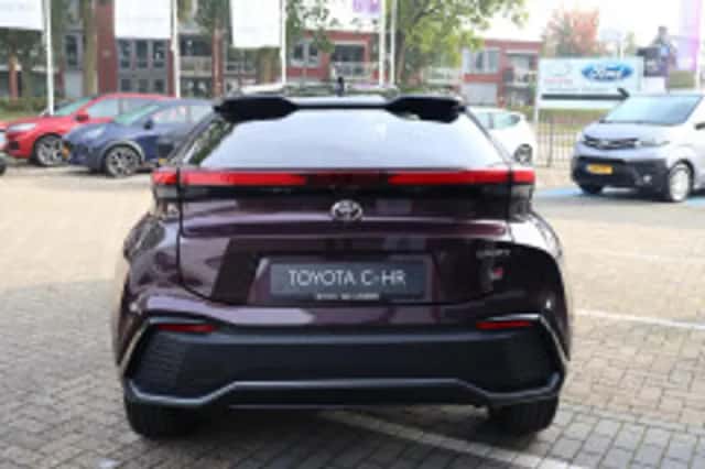 Toyota C-HR (2025) thumbnail 4
