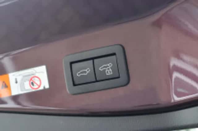 Toyota C-HR (2025) thumbnail 6