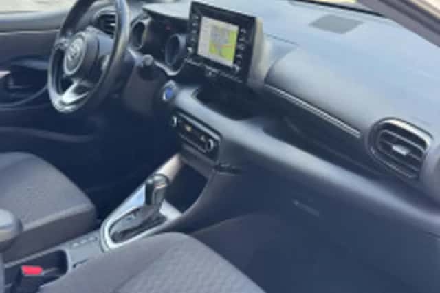 Toyota Yaris (2023) thumbnail 3