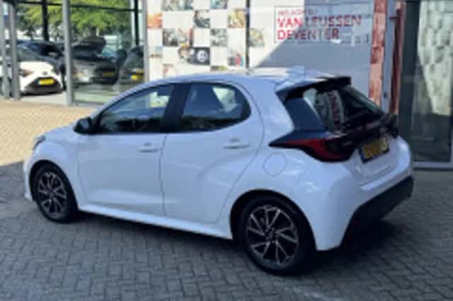 Toyota Yaris (2023) thumbnail 4