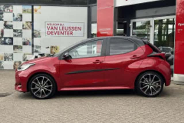 Toyota Yaris (2023) thumbnail 3