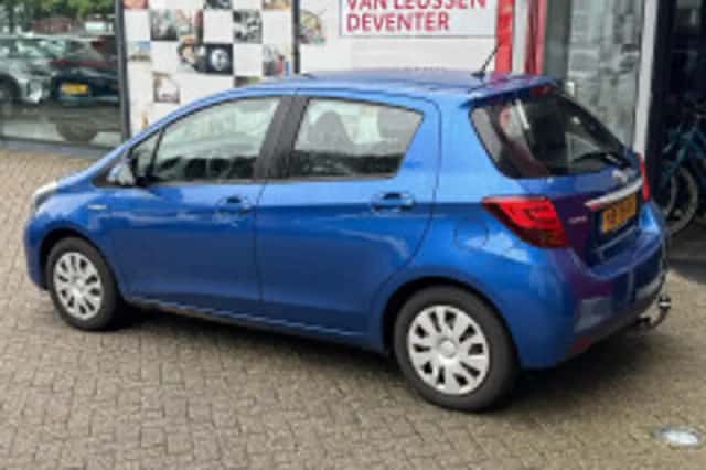 Toyota Yaris (2016) thumbnail 4