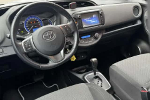 Toyota Yaris (2016) thumbnail 6