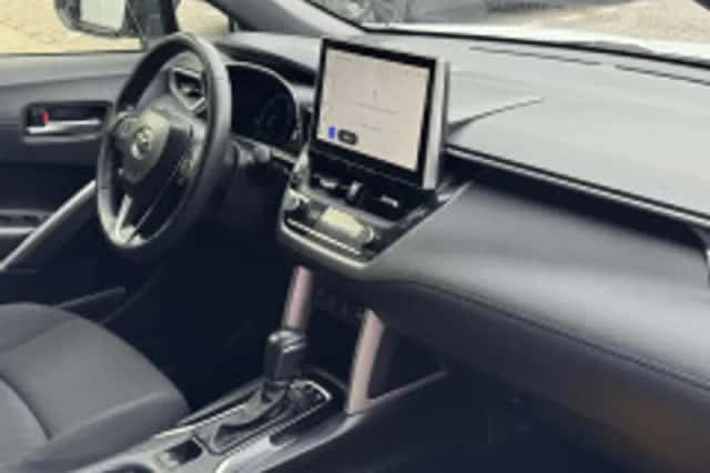 Toyota Corolla Cross (2023) thumbnail 3