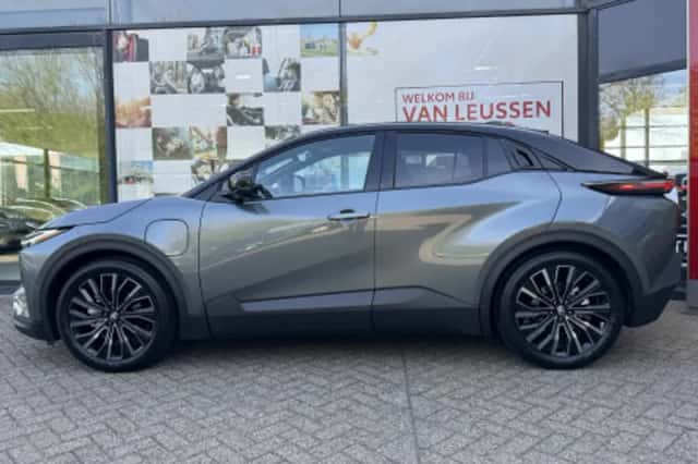 Toyota C-HR (2026) thumbnail 2