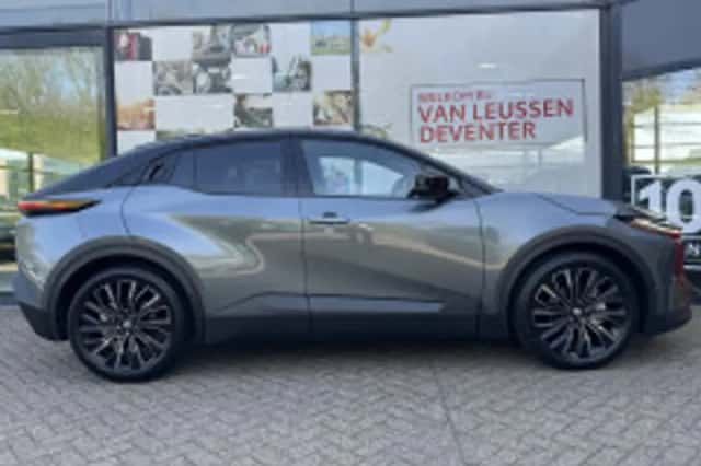 Toyota C-HR (2026) thumbnail 3