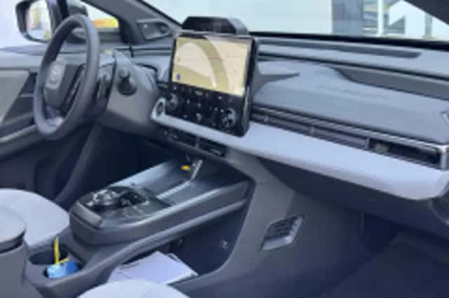 Toyota C-HR (2026) thumbnail 4