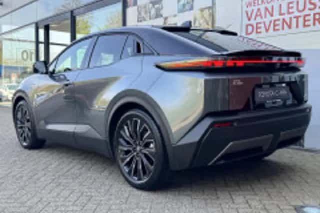 Toyota C-HR (2026) thumbnail 6