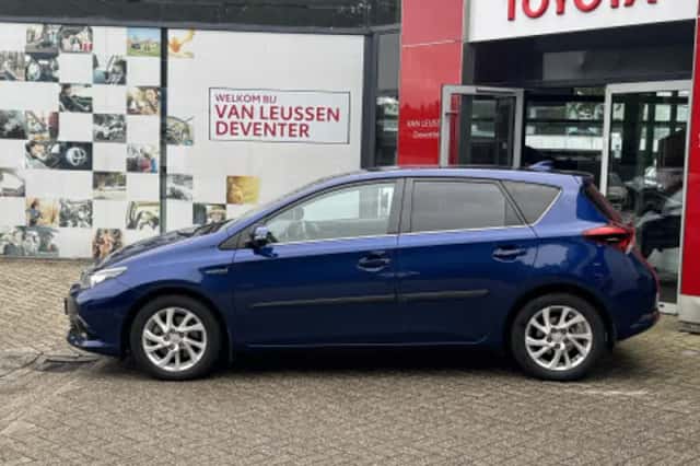 Toyota Auris (2018) thumbnail 2