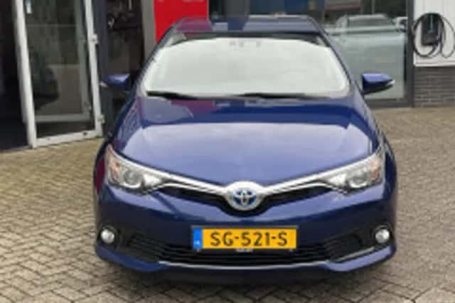 Toyota Auris (2018) thumbnail 3