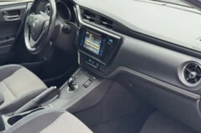 Toyota Auris (2018) thumbnail 4