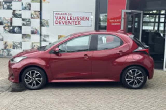 Toyota Yaris (2020) thumbnail 3