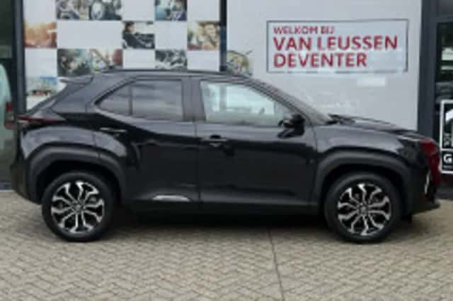 Toyota Yaris Cross (2024) thumbnail 4