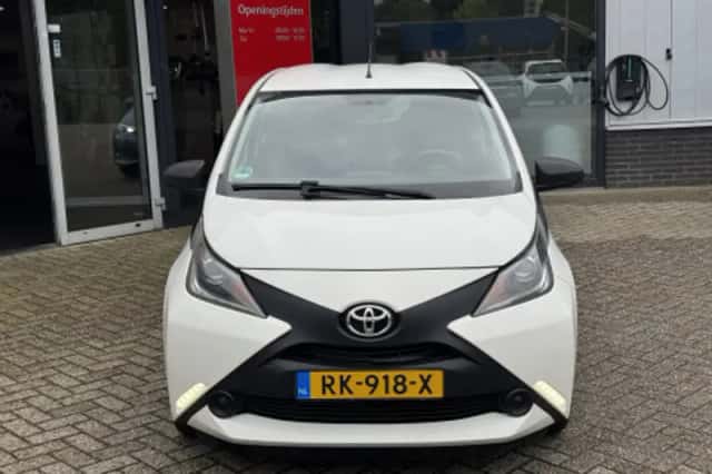 Toyota Aygo (2018) thumbnail 2