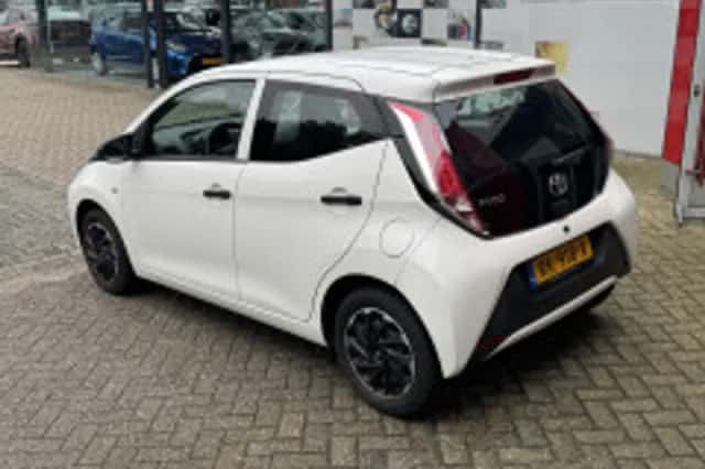 Toyota Aygo (2018) thumbnail 3
